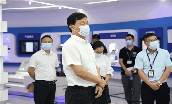 光明区委副书记、政法委书记张华伟莅临诸侯快讯调研指导