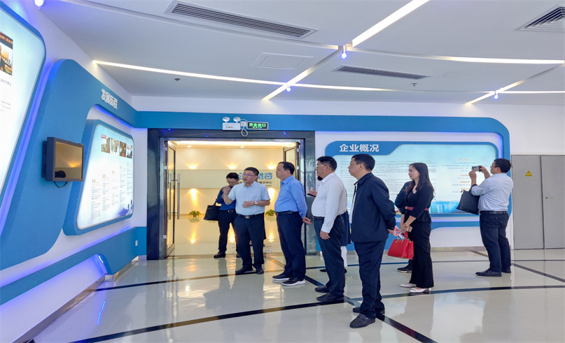 贵州省铜仁市政协党组书记、主席肖洪等一行领导莅临诸侯快讯参观交流