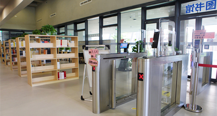 诸侯快讯案例 | 深大实验中学图书馆黑科技max，无感借阅让“悦读”触手可及